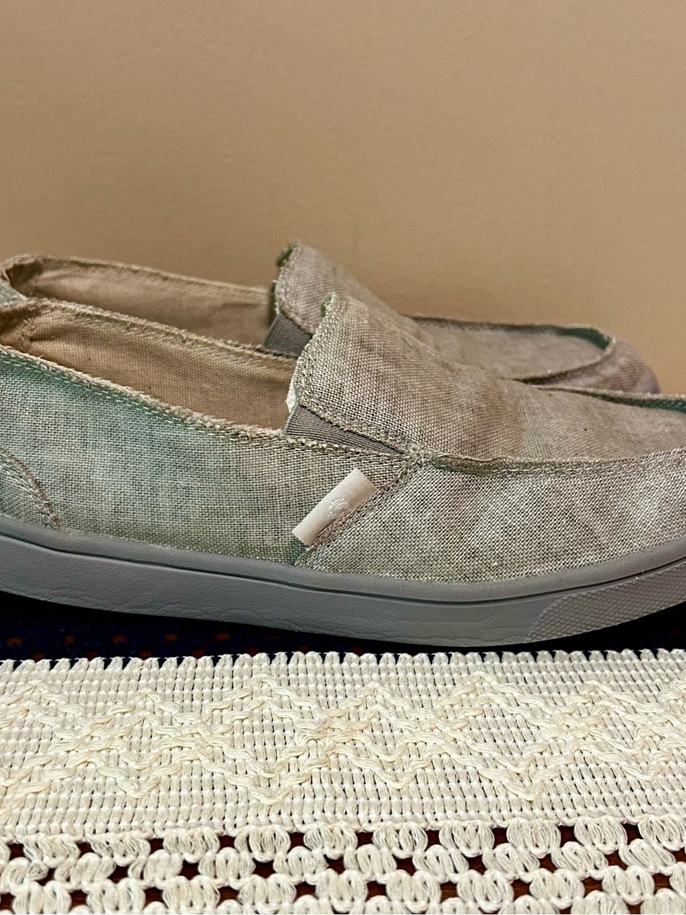 Hang Ten Men's Slip-On Canvas Loafers in Light Gray
